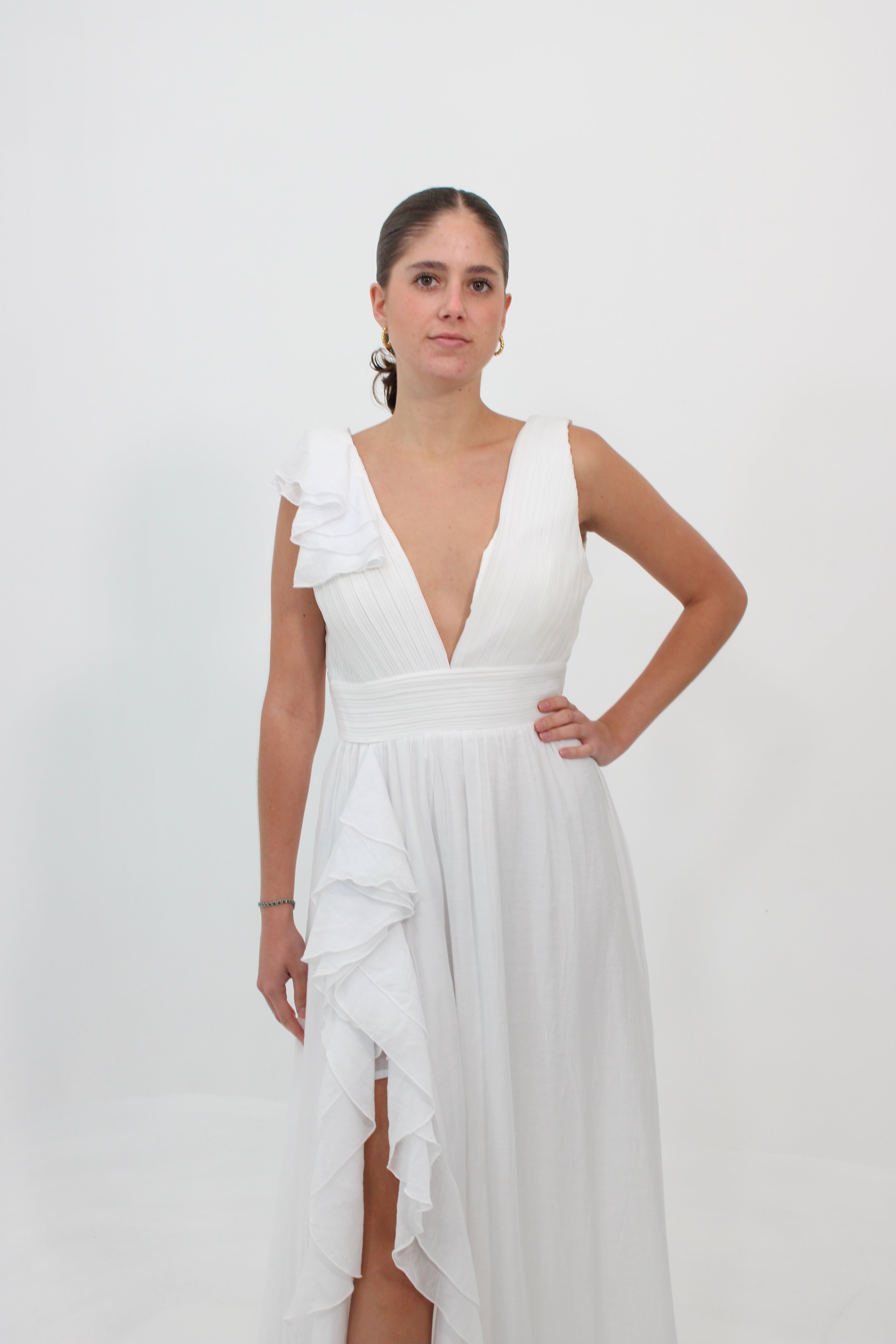 Vestido largo con holan en manga