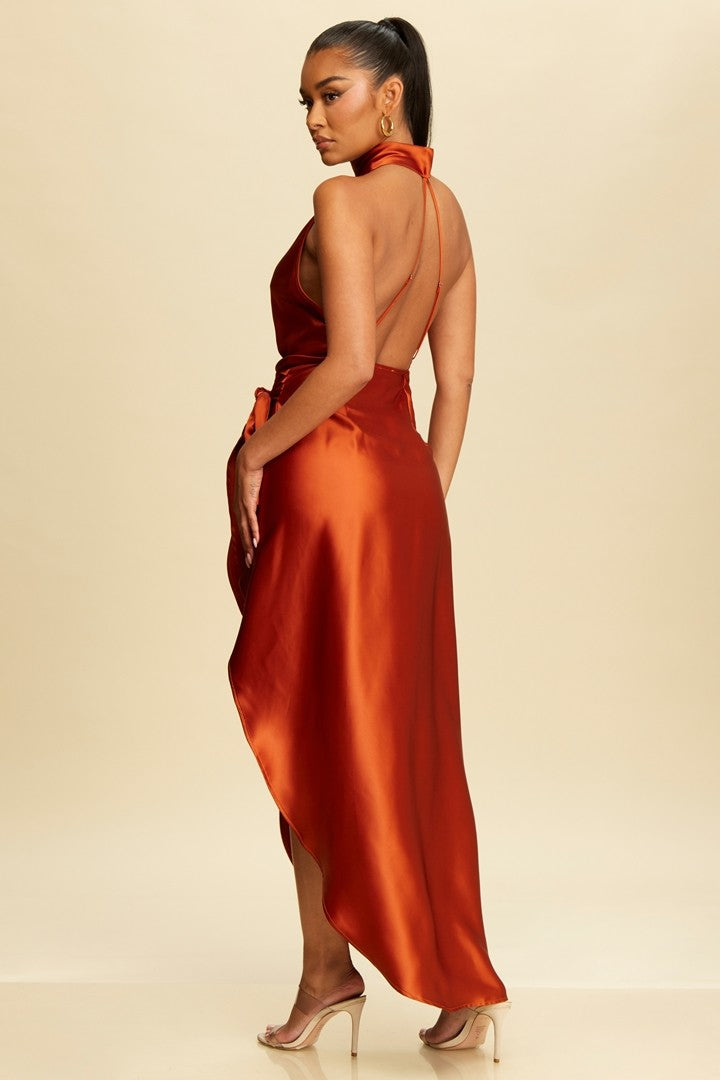 Vestido midi halter con abierta en pierna