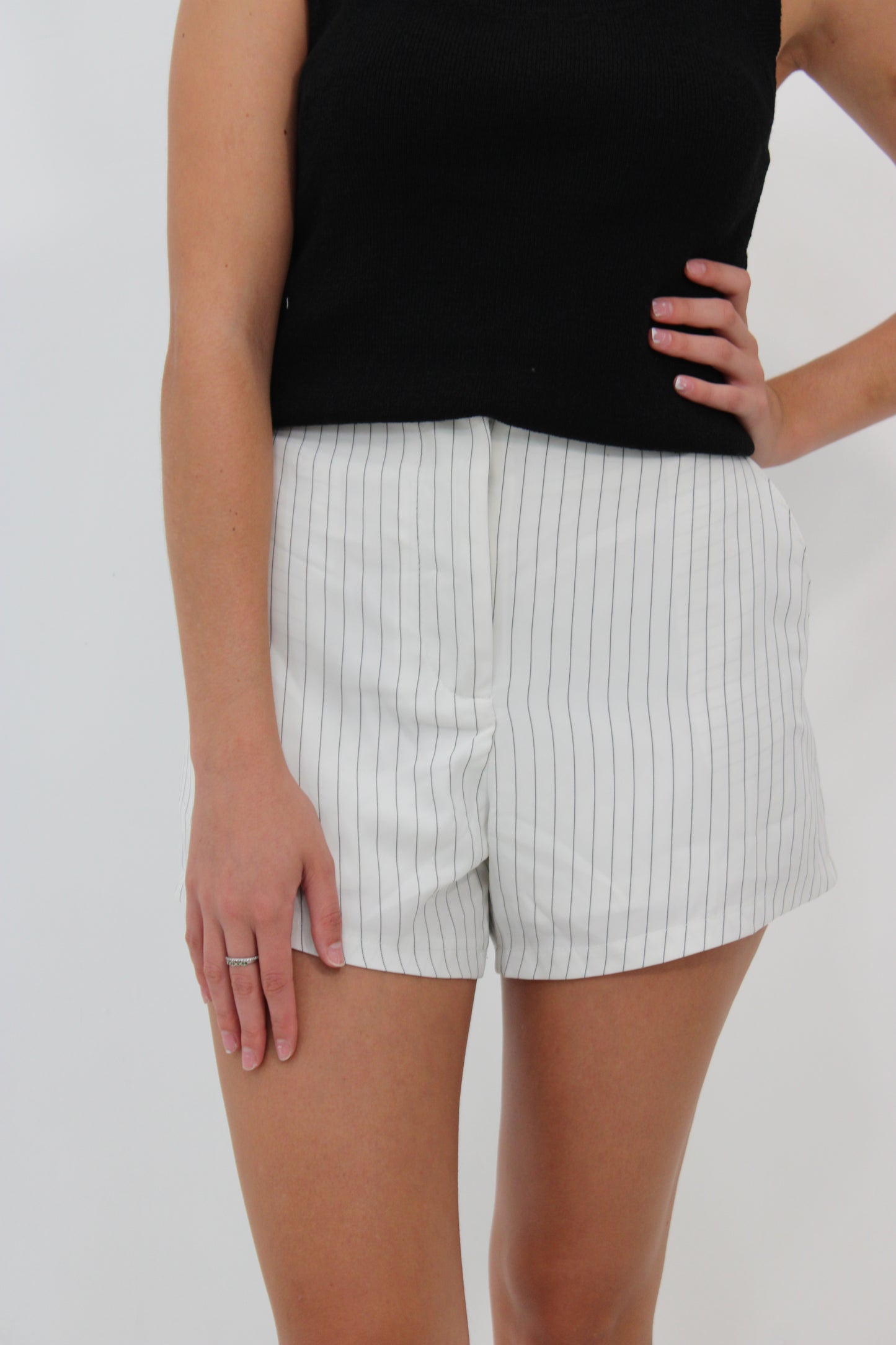 Short blanco con rayas