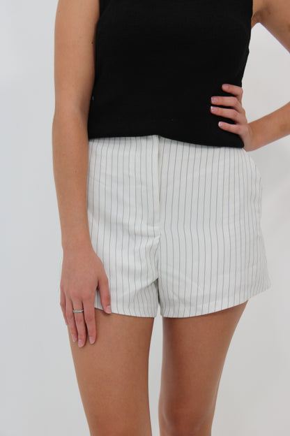 Short blanco con rayas