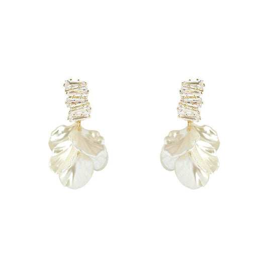 Aretes con hojitas blancas